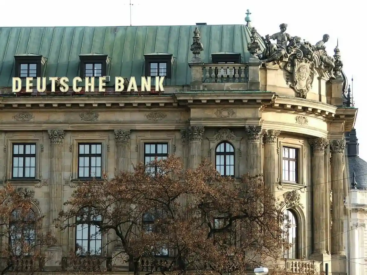 Правительство собирается экстренно спасать Deutsche Bank фото 1