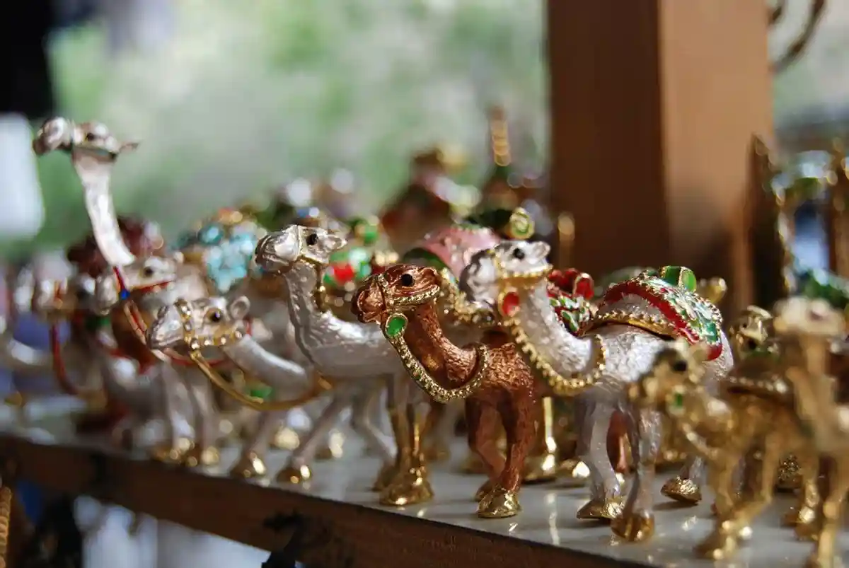 сувенирные статуэтки верблюдов фото