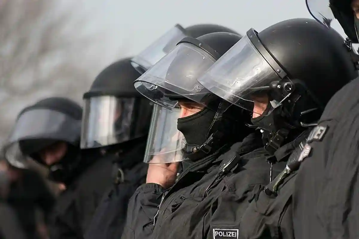 В Магдебурге правые штурмовали управление полиции фото 1