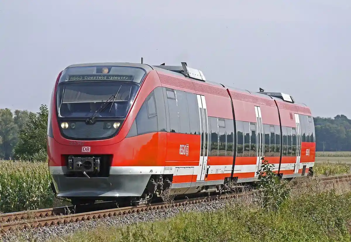 Deutsche Bahn борется с опозданиями поездов, закрывая двери перед пассажирами фото 1