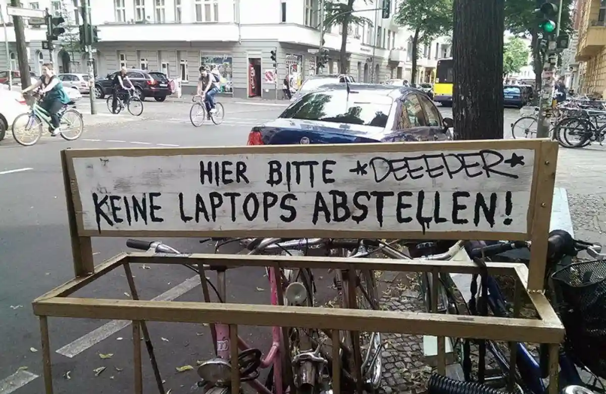 В берлинских кафе объявили войну ноутбукам: как быть? фото 1